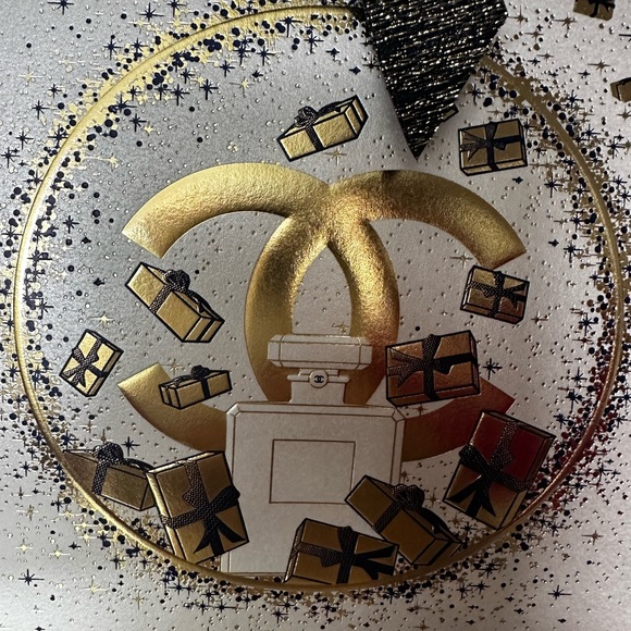 CHANEL GIFT BAG - Picture 2 of 3